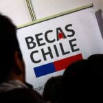 Retribuir no es residir: Becas Chile y el error de diseño que el Estado no quiere corregir becas chile