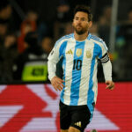 Con triplete histórico de Messi, Argentina golea a Argelia en su debut mundialista lionel messi