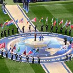 El Mundial de fútbol va de la mano con un aumento de la violencia doméstica Inauguración del mundial, donde se muestran las banderas de todos los países competidores (2)