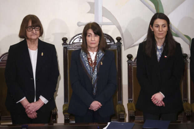 La (ex) Rectora Rosa Devés, la Rectora Alejandra Mizala y la ministra de Educación, María Paz Arzola.