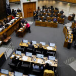Senado vota idea de legislar megarreforma