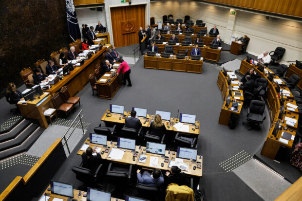 Senado aprueba idea de legislar la megarreforma del Gobierno y proyecto ...