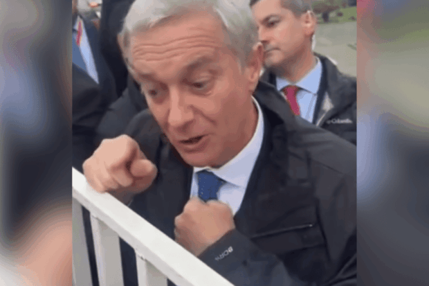 Presidente José Antonio Kast protagoniza altercado con ciudadana en la Región de La Araucanía.