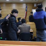 Una mirada de Estado frente a la delincuencia juvenil: Firmeza, institucionalidad y el valor real de la reinserción Fiscalia Occidente somete a control de detencion y formalizacion a implicados en muerte de nino de 12 anos de edad, tras ser arrastrado en una encerrona en San Bernardo. Foto: Aton Chile.