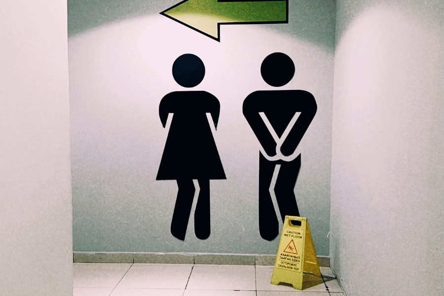 Aguantar la orina: especialistas U. de Chile explican por qué no debe transformarse en hábito