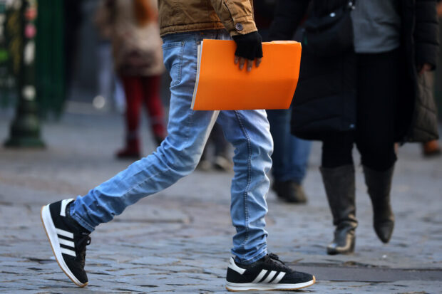 Aumento del desempleo durante el trimestre Marzo-Mayo, alcanzando un 9,4%, la cifra mas alta en cinco años.