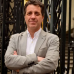 Histórico fallo: exjuez y exgeneral son condenados por espiar a periodista Mauricio Weibel Condenan a exjuez y exdirector de Inteligencia del Ejército por espionaje a Mauricio Weibel