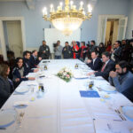 Oficialismo y oposición iniciaron conversaciones con posiciones aún distantes sobre los principales ejes de la megarreforma.