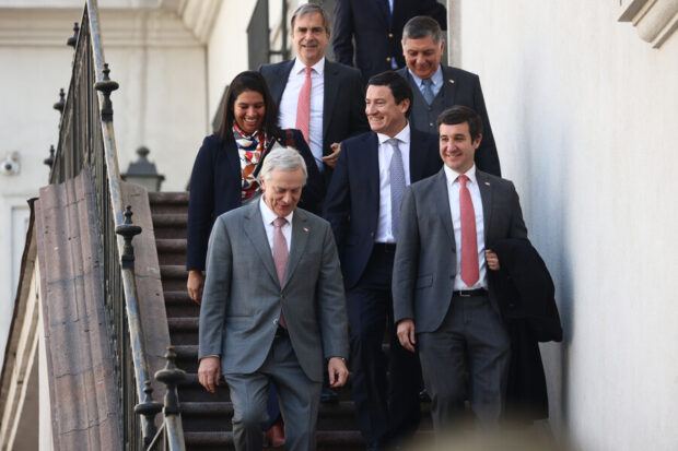Timoneles de partidos oficialistas tras reunión con el Presidente José Antonio Kast en La Moneda.
