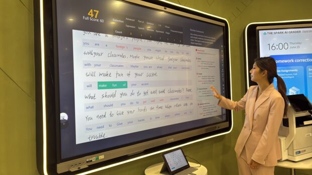 Tecnología de la empresa china iFlyTek para educación.