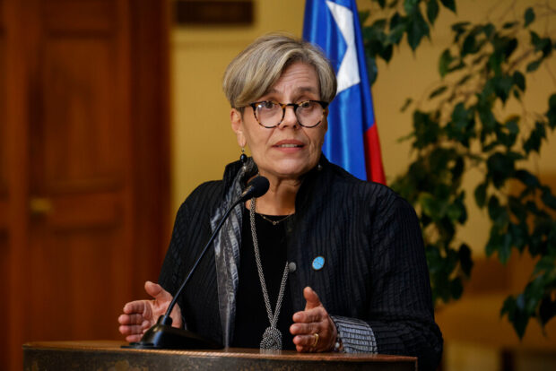 La diputada Lorena Fries ofrece un punto de prensa en la Camara de Diputados. Raul Zamora/Aton Chile