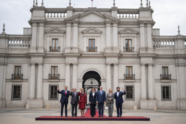 Presidente José Antonio Kast, los expresidentes Gabriel Boric y Eduardo Frei, además de representantes de las familias de Sebastián Piñera y Patricio Aylwin.