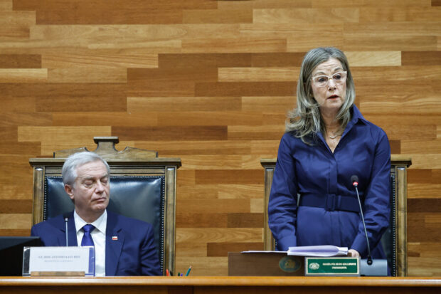 La nueva presidenta del Tribunal Constitucional, María Pía Silva, junto al Presidente José Antonio Kast. 
