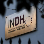 Placa del Instituto Nacional de Derechos Humanos (INDH).