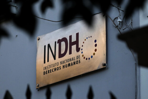 Placa del Instituto Nacional de Derechos Humanos (INDH).