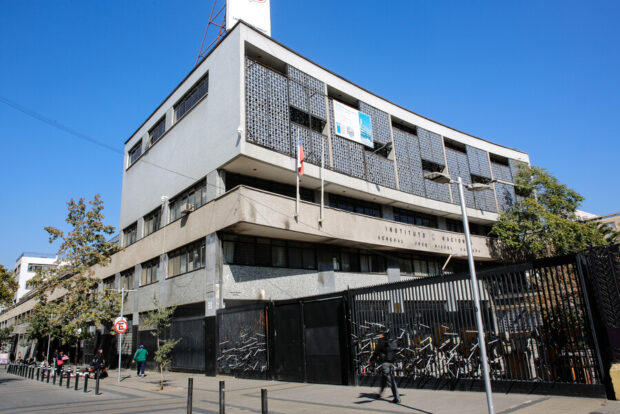 Frontis del Instituto Nacional.