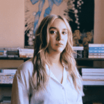 Romina Reyes lanza "Mujeres bondadosas", cuentos sobre la lucha cotidiana por mantener relaciones de amor Romina Reyes, escritora.