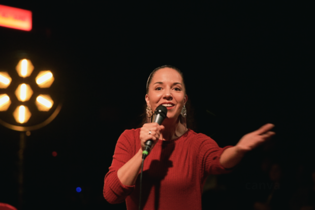 Paula Ruiz, conductora de Radio Sala Master.