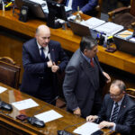 Gobierno descarta fracaso por aplazamiento de la megarreforma: oposición exige asumir responsabilidades Ministros Quiroz, Alvarado y García en la testera del Senado.