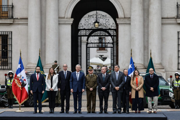 Presidente de la Republica José Antonio Kast participa de la ceremonia de firma de re fortalecimiento de Carabineros en la Plaza de la Constitución.Diego Martin/Aton Chile.