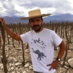 Leonardo Erazo: “El enólogo tiene que ser cada vez más como un sastre” Leonardo Erazo en un campo de vides.