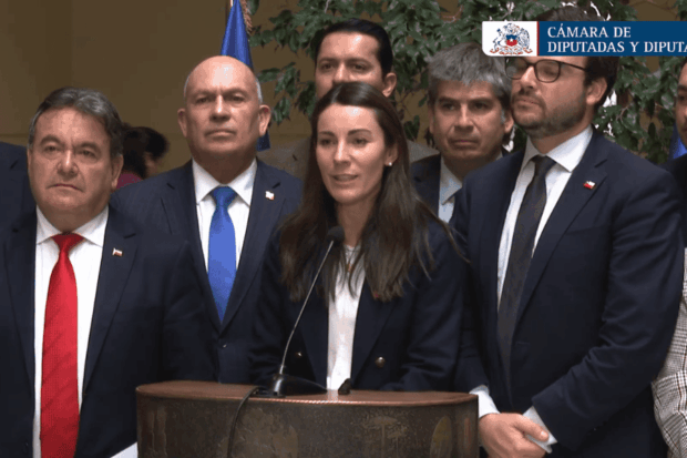 Punto de prensa de la ministra de Educación, María Paz Arzola, tras el despacho al Senado de la reforma al SAE. 