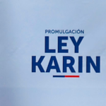 Gigantografía de la promulgación de la Ley Karin.