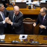 Gobierno evalúa promulgar la megarreforma antes del fallo del TC mientras vetos esperan en el Senado El Ejecutivo podría promulgar la reforma antes del fallo del TC.