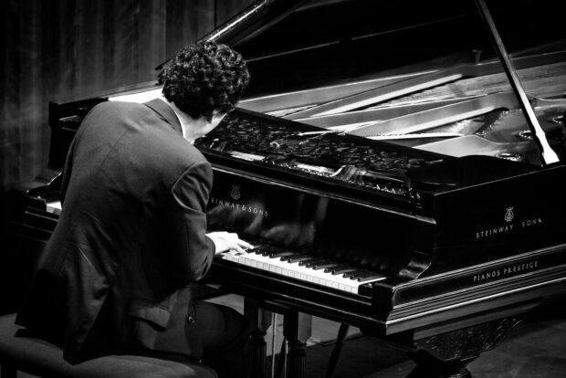 Ryutaro Suzuki, pianista japonés.