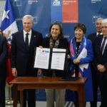 Kast firma convenio para reducir listas de espera y asegura que "en algún momento no se utilizaron bien" los recursos El Presidente de la Republica, José Antonio Kast, junto a la ministra de Salud, May Chomali, anuncia convenio entre el Ministerio de Salud, Fonasa y Caja de los Andes para atender a pacientes en lista de espera.. Diego Martin /Aton Chile.