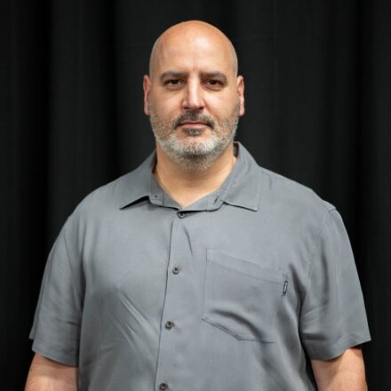 Laureano Checa, presidente de la Asociación Chilena de Investigadoras e Investigadores en Comunicación (INCOM Chile) y académico de la Facultad de Comunicaciones e Imagen de la Universidad de Chile.