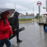 Sistema frontal deja más de 60 mm de lluvia en Santiago y daños menores en O'Higgins y Maule Lluvia en Santiago, sector Plaza Baquedano. Foto: Aton Chile.