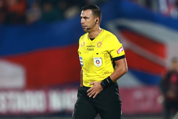 Juan Lara, árbitro profesional.