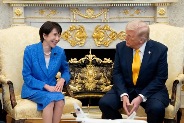 El presidente de Estados Unidos, Donald Trump, y la primera ministra de Japón, Sanae Takaichi.