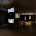 "Your Ghosts Are Mine": migración, memoria y exilio desde el mundo árabe aterrizan en el Centro Cultural La Moneda "Your Ghosts Are Mine", exposición en el CCLM.