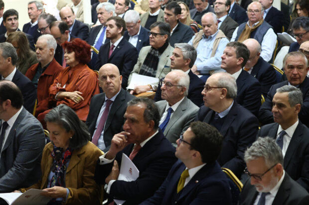 El cardenal de Santiago se reunió con la Unión Social de Empresarios Cristianos y presentó la carta “La empresa promotora del bien común”. Foto: Aton.