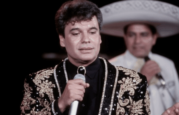 Juan Gabriel en el Palacio de Bellas Artes de México.