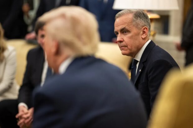 El primer ministro de Canadá, Mark Carney, junto al presidente de Estados Unidos, Donald Trump, en el Despacho Oval.