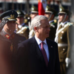 Kast niega carácter "iliberal" de reforma de seguridad y abre puerta a cambios en el Congreso Presidente José Antonio Kast en desfile militar.
