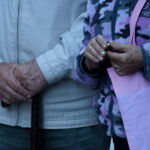 Pareja de adultos mayores.
