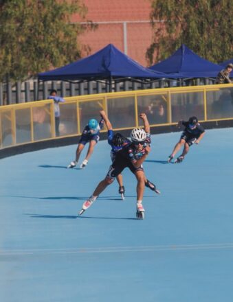La patinadora chilena Aylén Fernández tiene 14 años