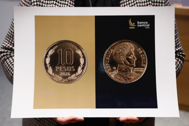 Las nuevas monedas de $10 y $50 pesos.