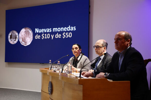 Presentación de las nuevas monedas de $10 y $50 pesos.