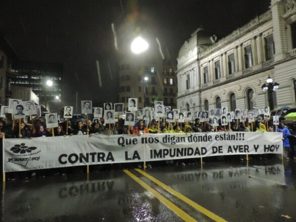 Marcha del silencio en recuerdo de las víctimas de desaparición forzada en Uruguay,