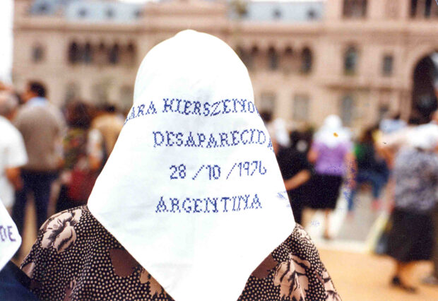 Asociación de Madres de Plaza de Mayo.