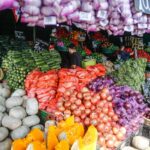 Ferias libres contienen precios en la previa de Fiestas Patrias tras impacto por temporales: “Nos estamos ajustando a todos los bolsillo" Imagen referencial de frutas y verduras en la Feria.