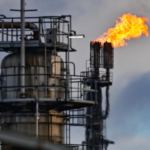 Petróleo al alza luego de ataque de EEUU en Ormuz y represalia de Irán Plataforma de petróleo.