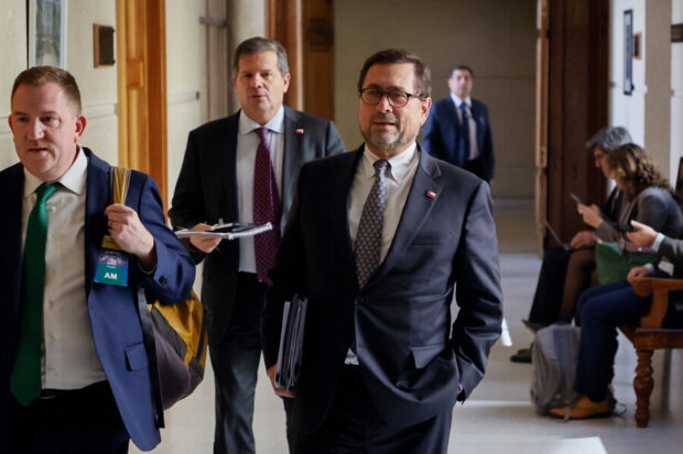 El Canciller Francisco Perez Mackenna en el Senado.