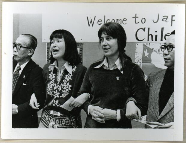 Joan Jara en Japón.