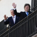 “Malvinas-Falklands no son nuestro problema": experta cuestiona comunicado conjunto Chile-Argentina El Presidente de la República, José Antonio Kast, recibe a su par de Argentina, Javier Milei en el Palacio de La Moneda.